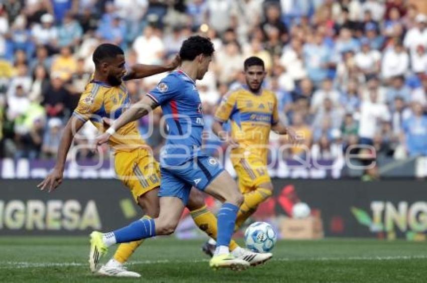 FÚTBOL . CRUZ AZUL VS TIGRES