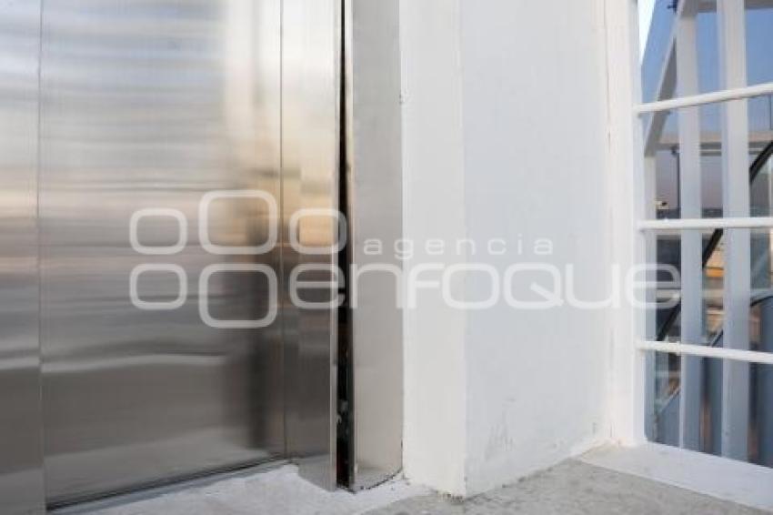 VÍA ATLIXCÁYOTL . PUENTE PEATONAL