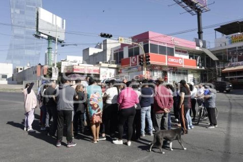 MANIFESTACIÓN . BULEVAR NIÑO POBLANO 