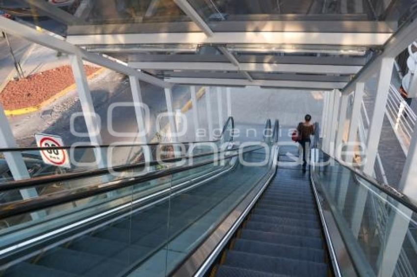 VÍA ATLIXCÁYOTL . PUENTE PEATONAL