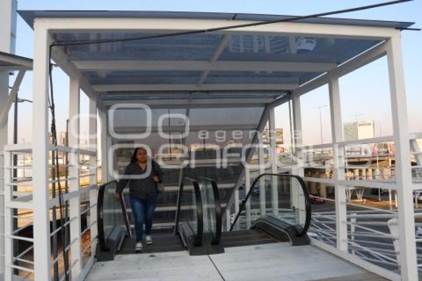 VÍA ATLIXCÁYOTL . PUENTE PEATONAL