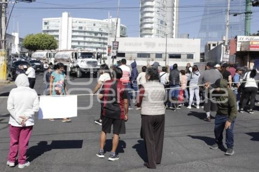 MANIFESTACIÓN . BULEVAR NIÑO POBLANO 