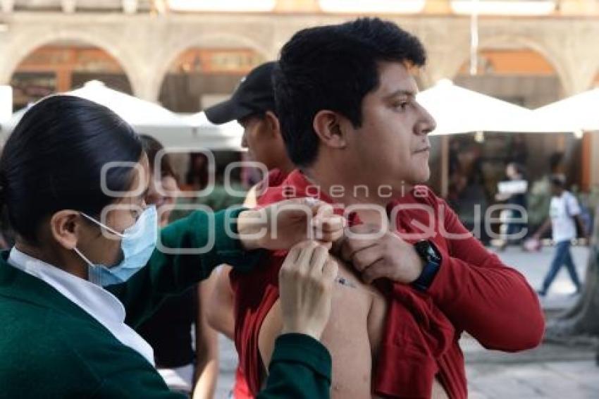 ZÓCALO . CAMPAÑA DE VACUNACIÓN