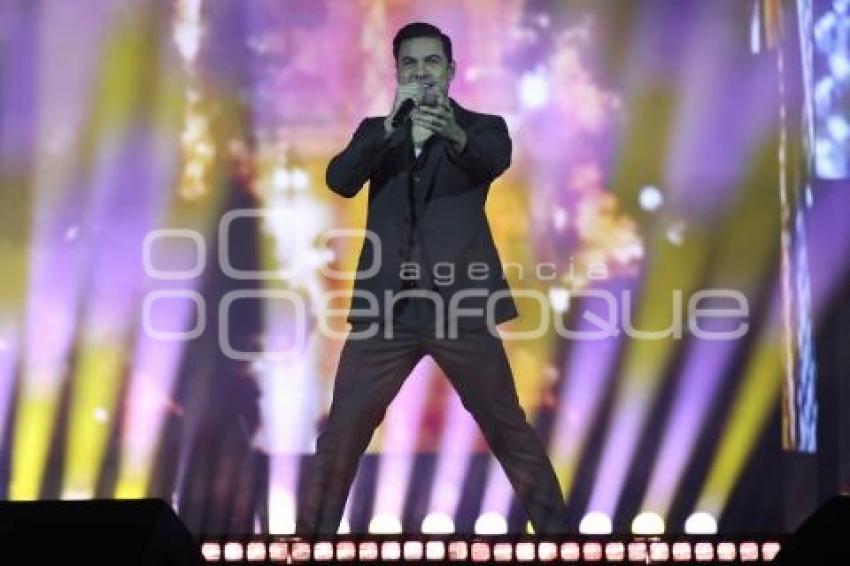 CONCIERTO . CARLOS RIVERA