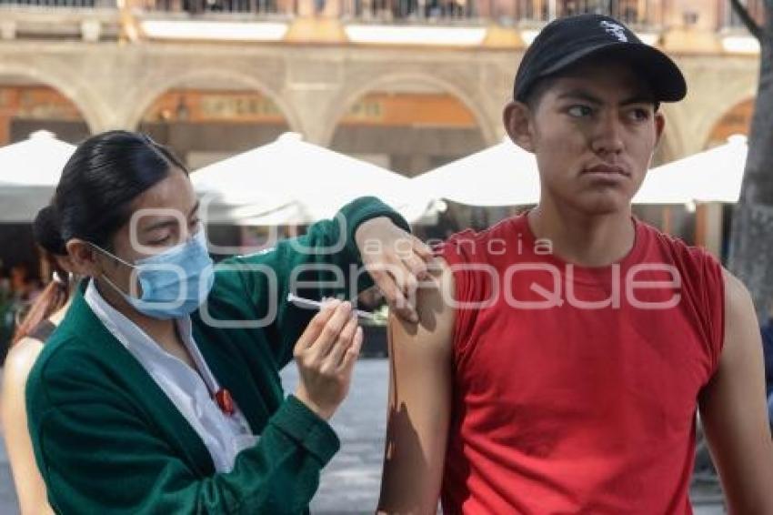 ZÓCALO . CAMPAÑA DE VACUNACIÓN