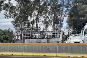 INCENDIO AUTOBÚS . AUTOPISTA