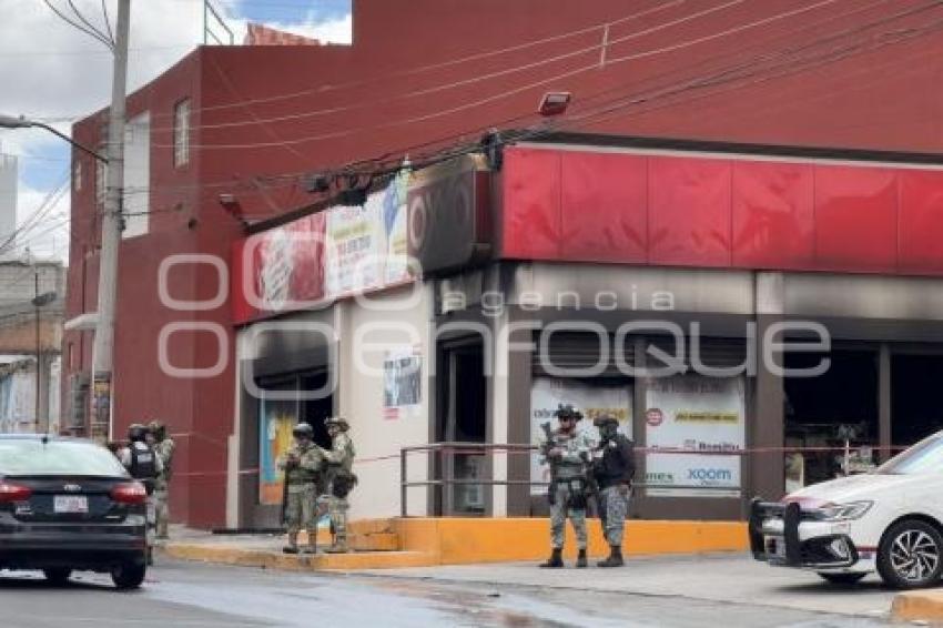 VANDALISMO OXXO . CLAVIJERO