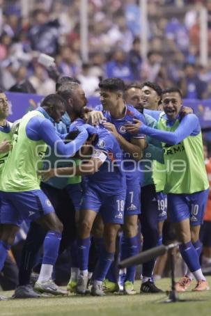 FÚTBOL . CRUZ AZUL VS GUADALAJARA