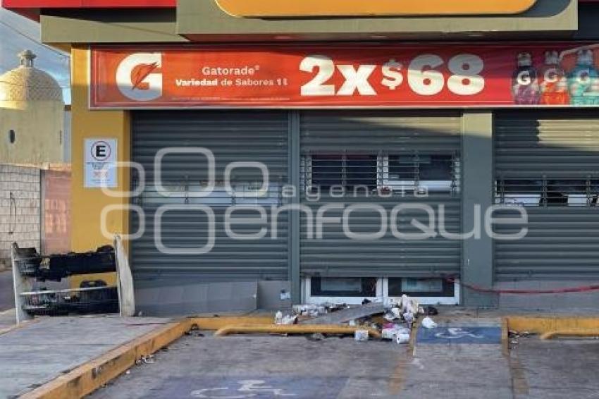 HUEJOTZINGO . OXXO VANDALIZADO