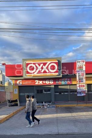 HUEJOTZINGO . OXXO VANDALIZADO