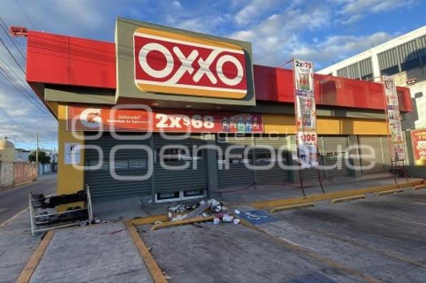 HUEJOTZINGO . OXXO VANDALIZADO