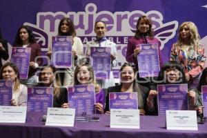 MUJERES IMPARABLES