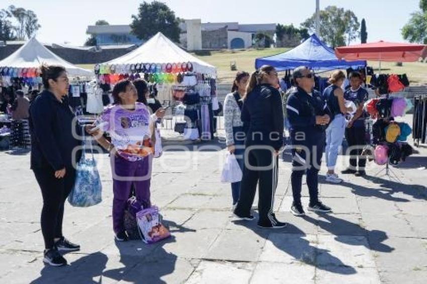 CARRERA POR LAS MUJERES . ENTREGA DE KITS