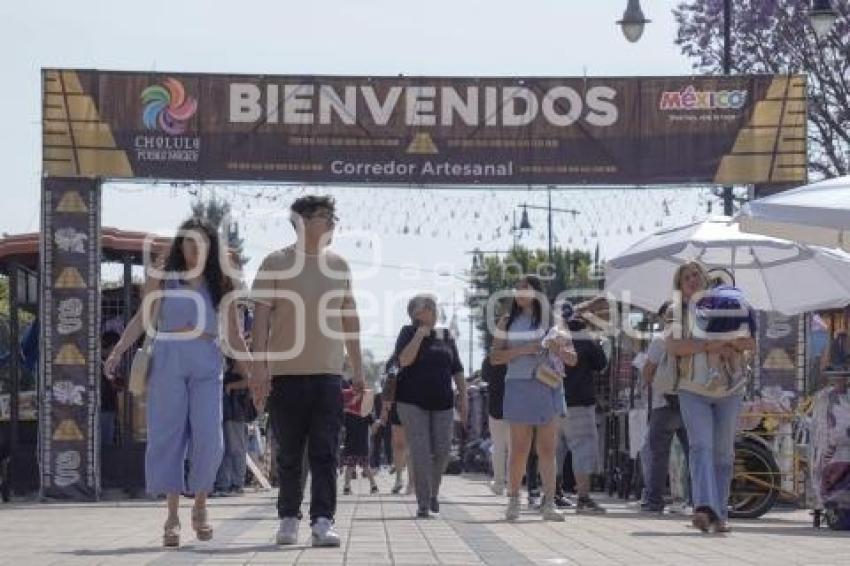 CHOLULA . TURISTAS