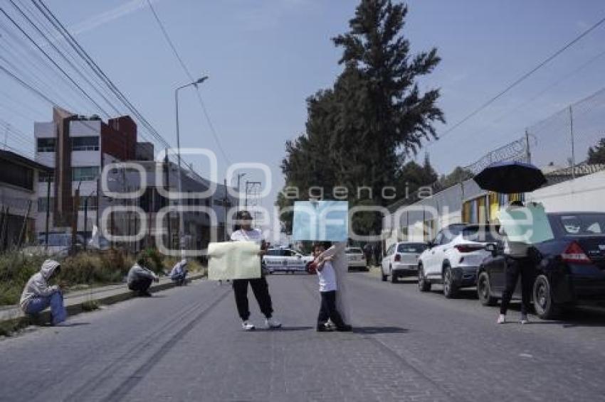 CENDI . MANIFESTACIÓN PADRES DE FAMILIA