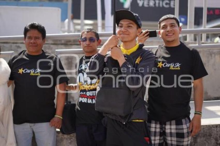 TLAXCALA . FILAS CARL’S JR