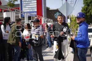 TLAXCALA . FILAS CARL’S JR