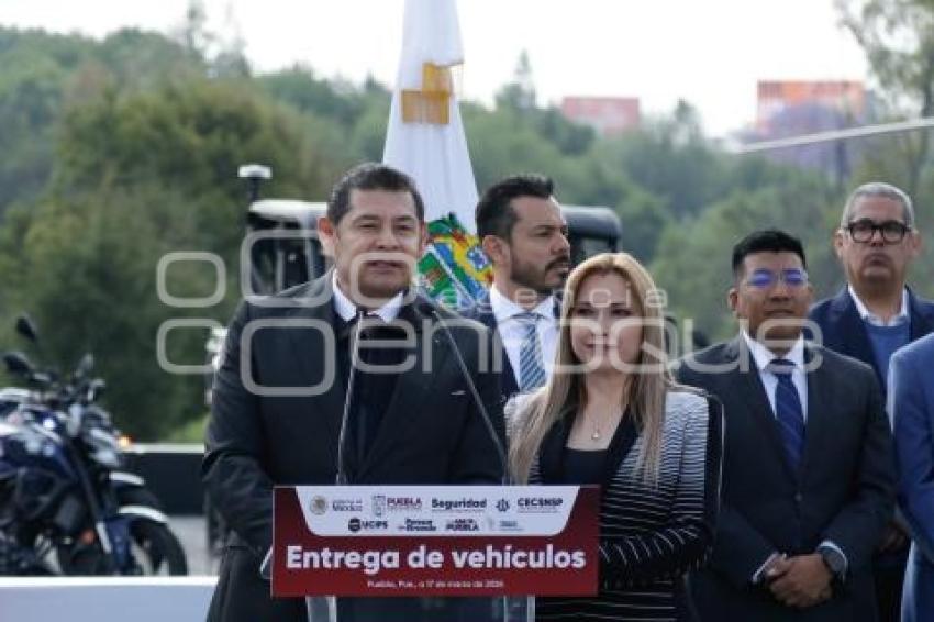 GOBIERNO ESTATAL . ENTREGA VEHÍCULOS DE SEGURIDAD