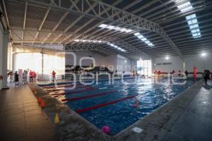 AYUNTAMIENTO . NADO DE MUJERES IMPARABLES