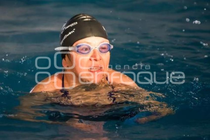 AYUNTAMIENTO . NADO DE MUJERES IMPARABLES