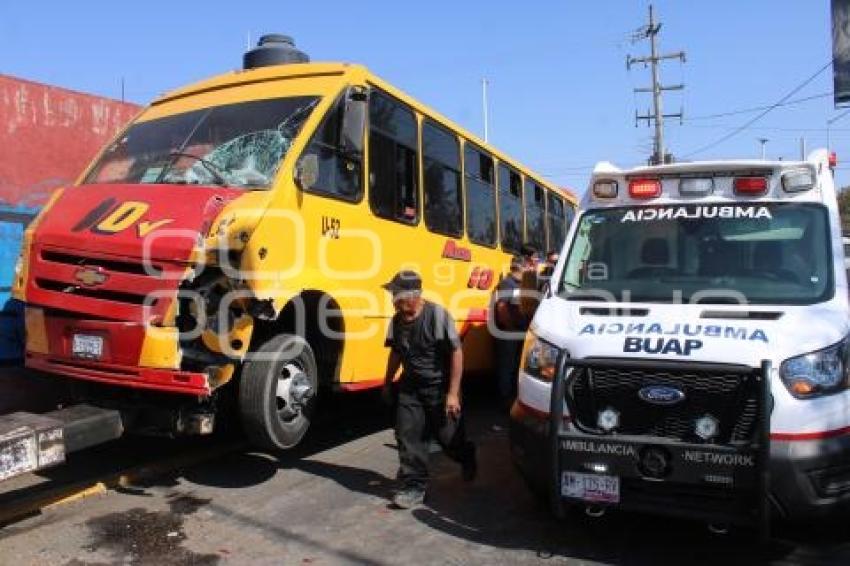 TRANSPORTE PÚBLICO . CHOQUE