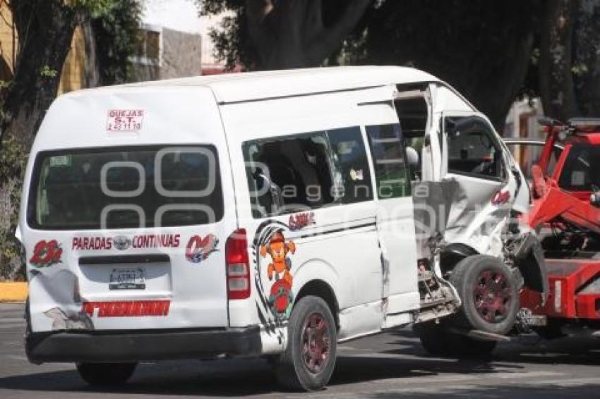 TRANSPORTE PÚBLICO . CHOQUE